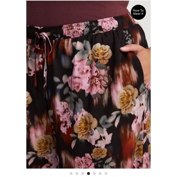 Torrid 2 🫐 Floral Wide-Leg Pants - Picture 4 of 8